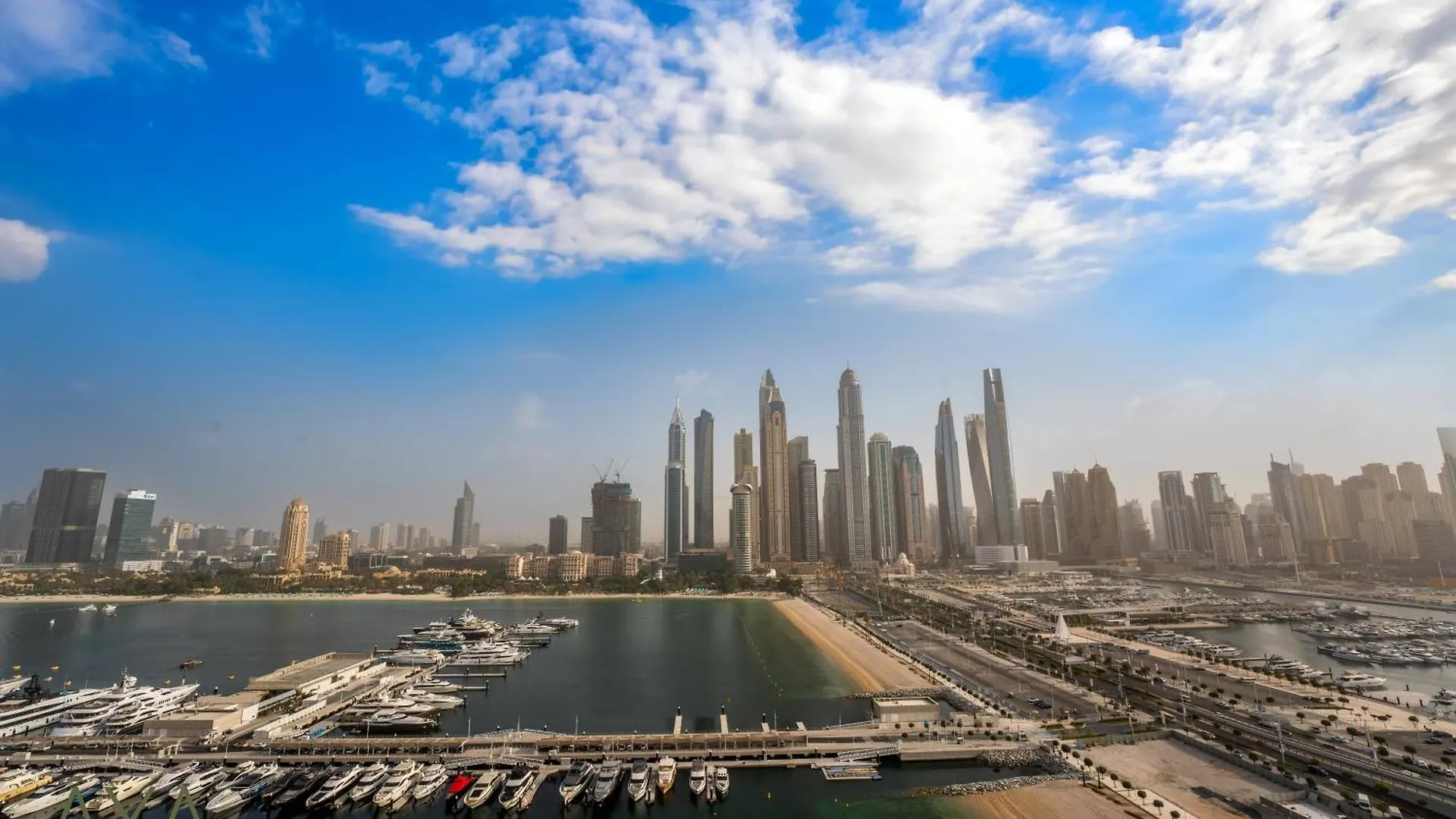 Apartment Luxurious 2-Br At Sunrise Bay, Emaar Beachfront Dubai